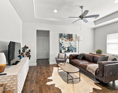 5539 Ellsworth Avenue - Photo Thumbnail 9
