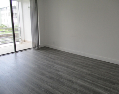 2761 Taft Street - Photo Thumbnail 7
