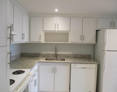 2761 Taft Street - Photo Thumbnail 2
