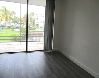 2761 Taft Street - Photo Thumbnail 6