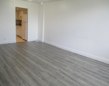 2761 Taft Street - Photo Thumbnail 4