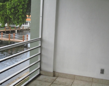 2761 Taft Street - Photo Thumbnail 5