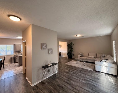 1421 Berkley Road - Photo Thumbnail 3