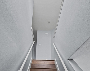 4602 Green Meadow Drive - Photo Thumbnail 8