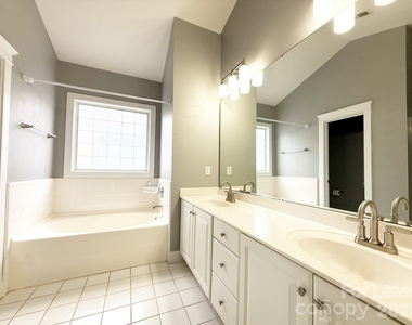 7023 Blakeney Greens Boulevard - Photo Thumbnail 18