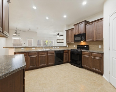 608 Byron Nelson Drive - Photo Thumbnail 6