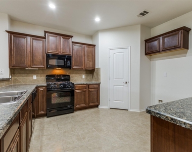 608 Byron Nelson Drive - Photo Thumbnail 8