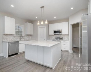 108 Pine Bluff Court - Photo Thumbnail 3