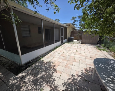 978 Sumter Road W - Photo Thumbnail 2
