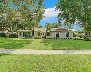 166 Old Country Road S - Photo Thumbnail 1
