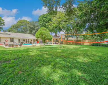 166 Old Country Road S - Photo Thumbnail 41
