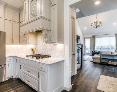100 Claire Drive - Photo Thumbnail 7