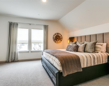100 Claire Drive - Photo Thumbnail 18