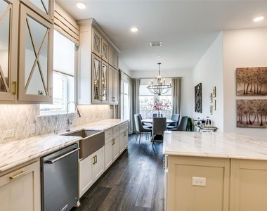 100 Claire Drive - Photo Thumbnail 8