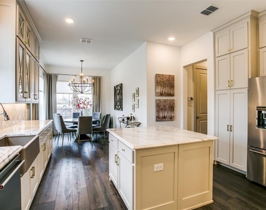 100 Claire Drive - Photo Thumbnail 5