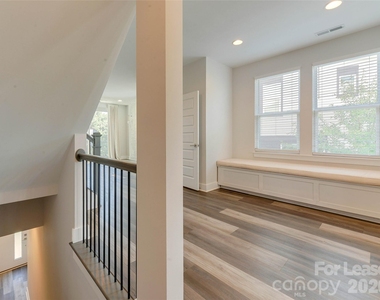 606 W End Drive - Photo Thumbnail 5