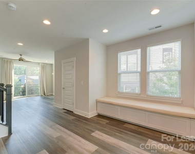 606 W End Drive - Photo Thumbnail 6