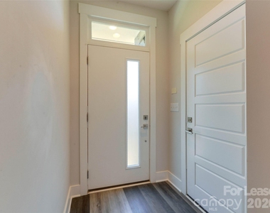 606 W End Drive - Photo Thumbnail 3