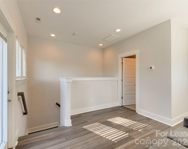 606 W End Drive - Photo Thumbnail 35