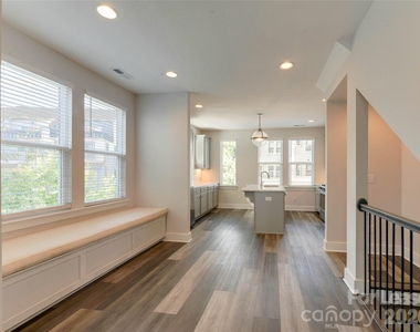 606 W End Drive - Photo Thumbnail 14