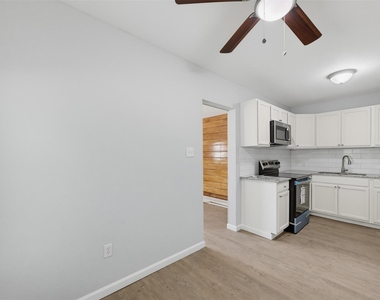300 Emma Street - Photo Thumbnail 3