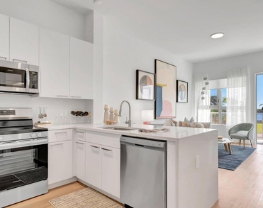 2121 Broward Avenue - Photo Thumbnail 3