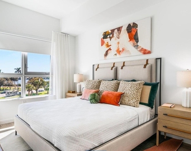 2121 Broward Avenue - Photo Thumbnail 6