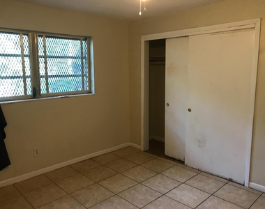 827 Nw 10th Terrace - Photo Thumbnail 12