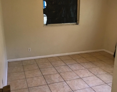 827 Nw 10th Terrace - Photo Thumbnail 10