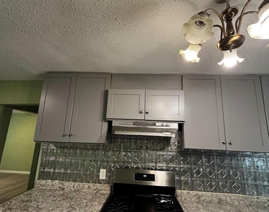 202 E Carolyn Drive - Photo Thumbnail 12