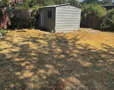 202 E Carolyn Drive - Photo Thumbnail 16