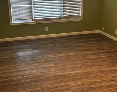 202 E Carolyn Drive - Photo Thumbnail 1