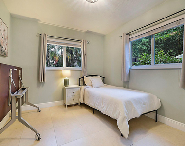 1701 Sw 32nd Court - Photo Thumbnail 17