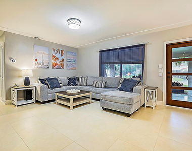 1701 Sw 32nd Court - Photo Thumbnail 4