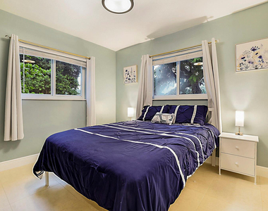 1701 Sw 32nd Court - Photo Thumbnail 7