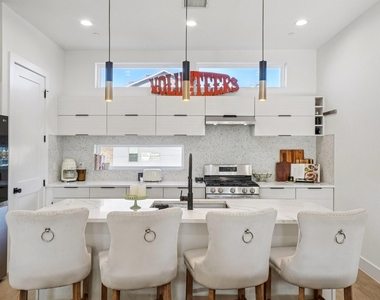 145 N Henderson Avenue - Photo Thumbnail 15