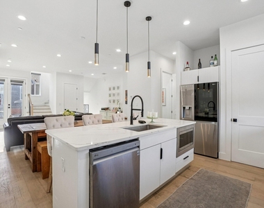 145 N Henderson Avenue - Photo Thumbnail 11