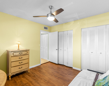 7797 Golf Cir Drive - Photo Thumbnail 2
