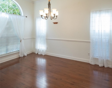 742 Yellowstone Drive - Photo Thumbnail 3