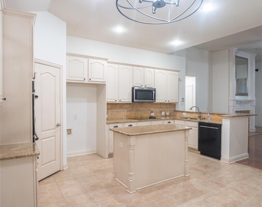 742 Yellowstone Drive - Photo Thumbnail 10