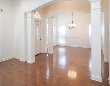 742 Yellowstone Drive - Photo Thumbnail 2