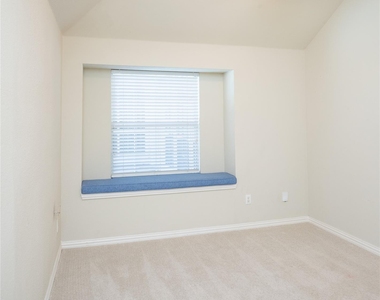 742 Yellowstone Drive - Photo Thumbnail 15