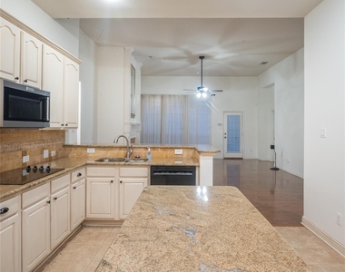 742 Yellowstone Drive - Photo Thumbnail 9