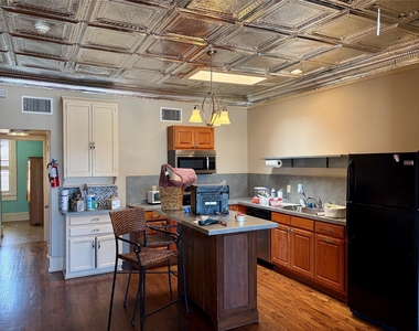 227 W Oak Street - Photo Thumbnail 2
