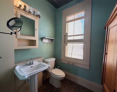227 W Oak Street - Photo Thumbnail 7