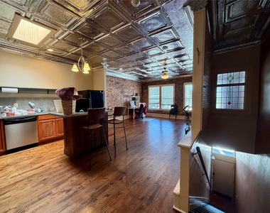 227 W Oak Street - Photo Thumbnail 9