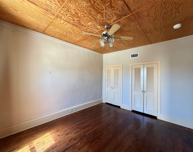 227 W Oak Street - Photo Thumbnail 5