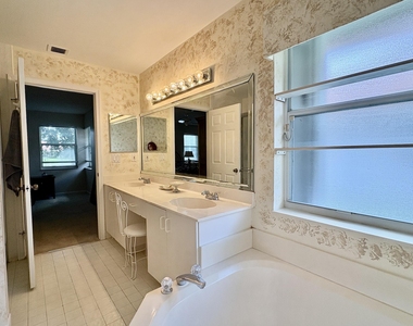 7702 Majestic Palm Drive - Photo Thumbnail 37