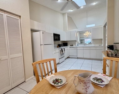 7702 Majestic Palm Drive - Photo Thumbnail 8