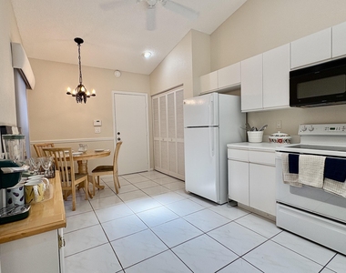 7702 Majestic Palm Drive - Photo Thumbnail 9